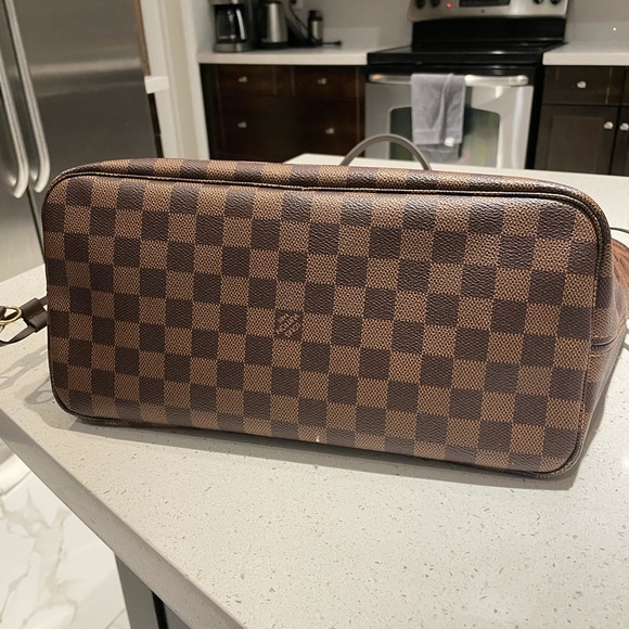 Louis Vuitton Neverfull MM in Damier Ebene - Picture 9 of 13